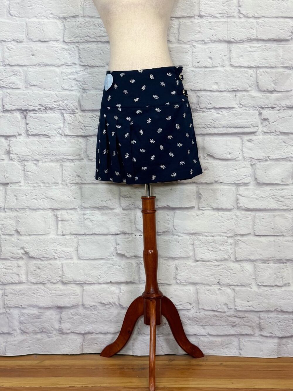 Hill House The Inola Skirt in Navy Autumn Paisley Jacquard